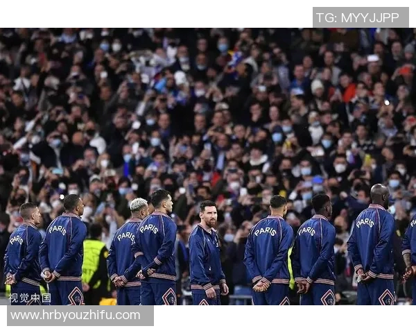 巴黎的这一举动引发球迷强烈反应，引发社交媒体热议